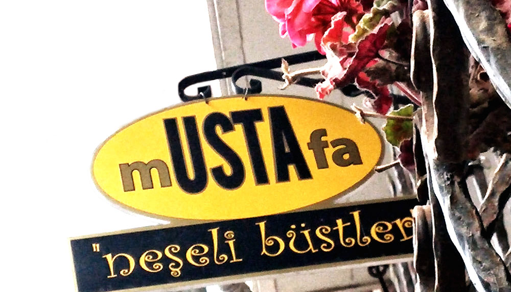 Mustafa Usta, Neşeli Büstler Atölyesi